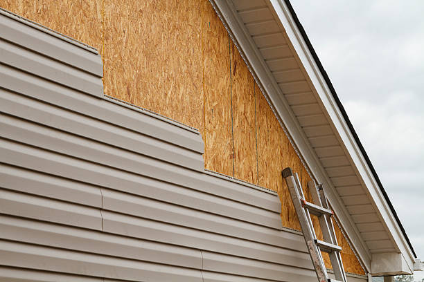 Professional Siding Contractor technician working in Campbell, FL